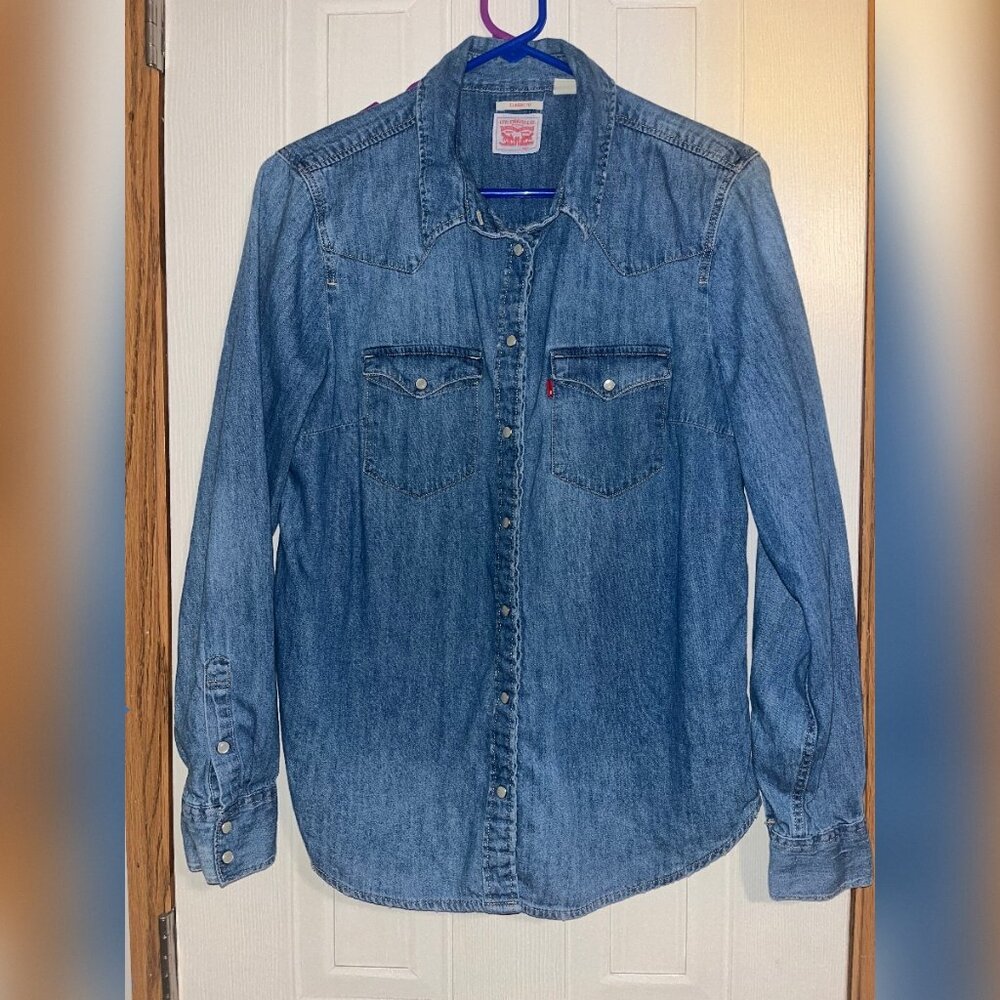 Vintage Women's LEVI'S Long-Sleeve Denim Shirt with Pearl Snaps Sz Large